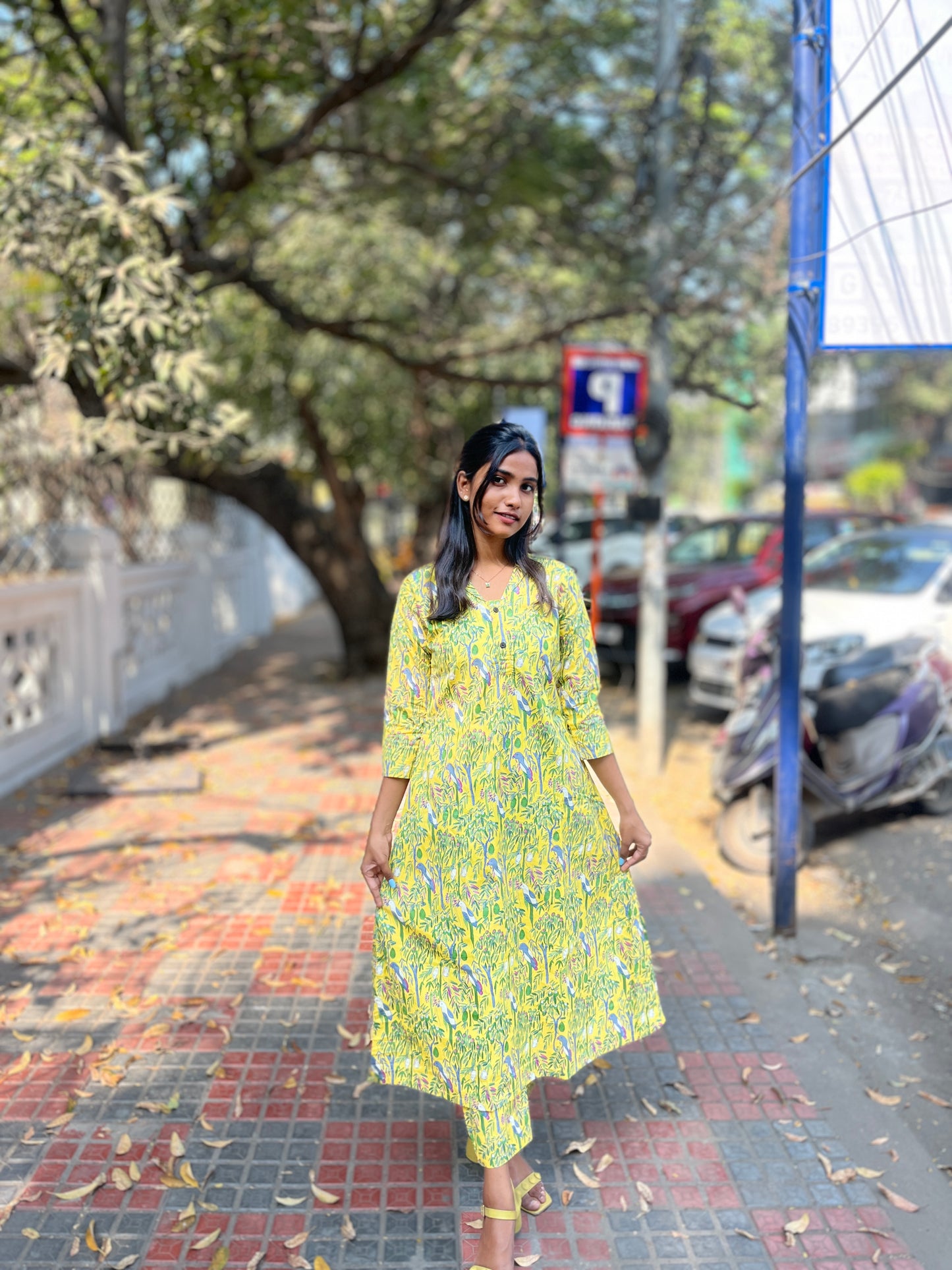 PARROT IN THE GARDEN SET