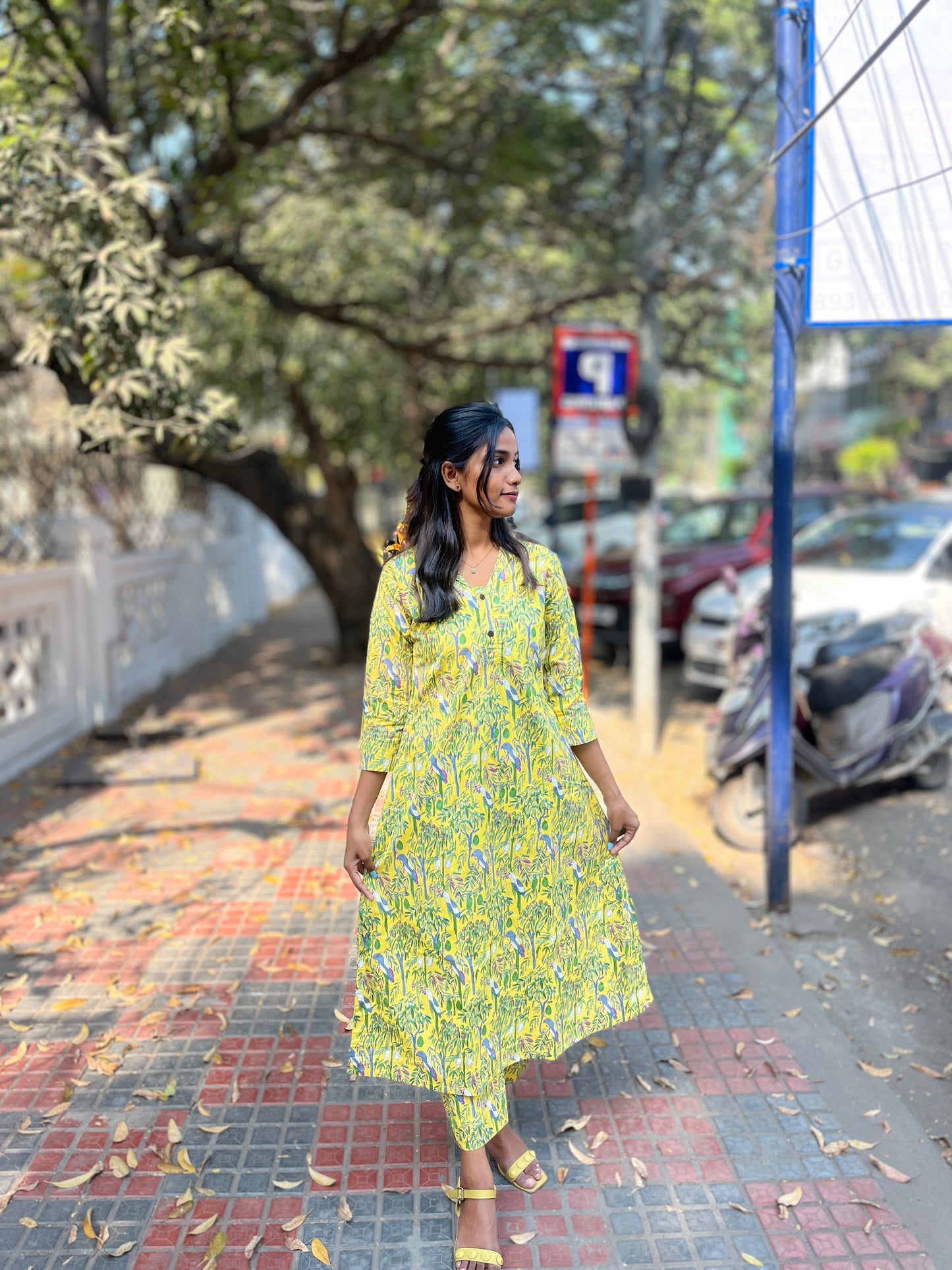 PARROT IN THE GARDEN SET