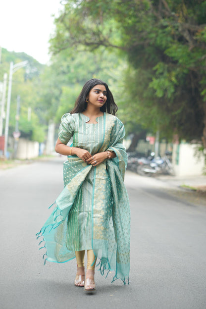Dusky Dew Kurti & Dupatta Set – Crushed Tissue Brocade Elegance