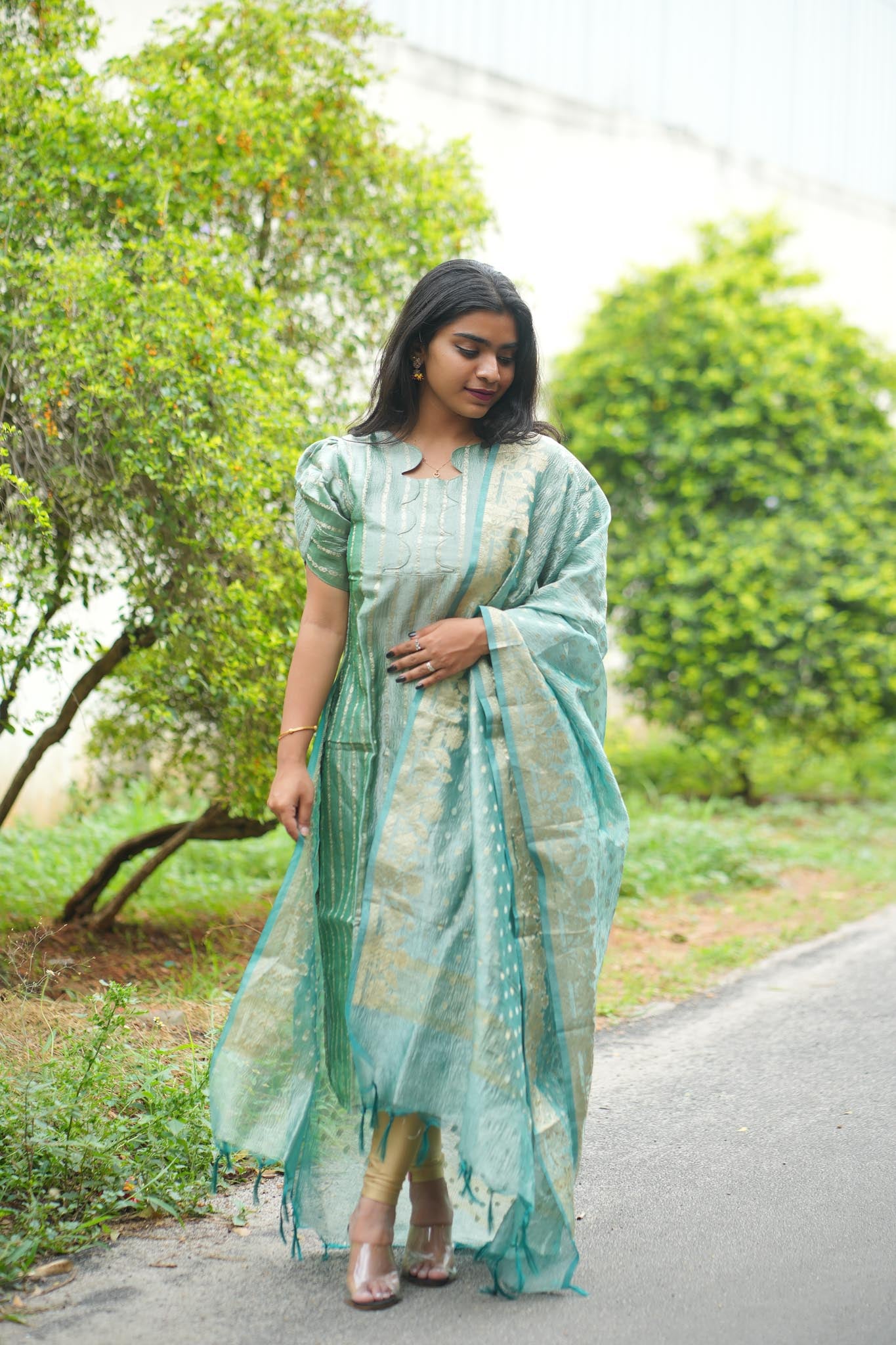 Dusky Dew Kurti & Dupatta Set – Crushed Tissue Brocade Elegance