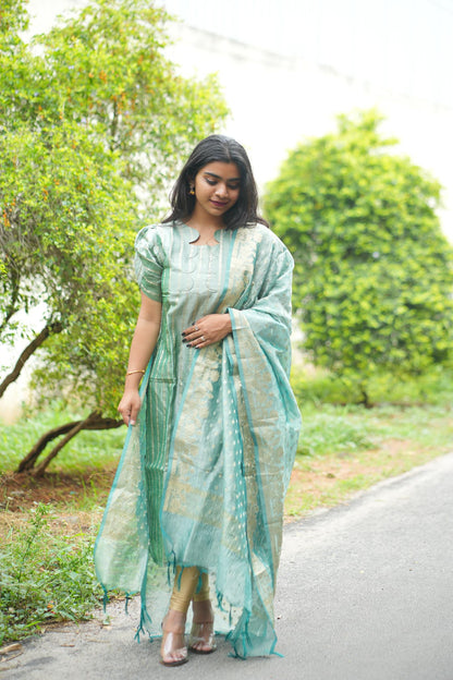 Dusky Dew Kurti & Dupatta Set – Crushed Tissue Brocade Elegance